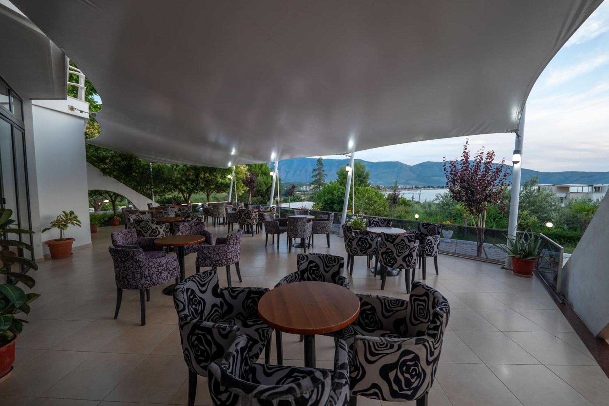 Hotel Edva Radhimë Exterior foto